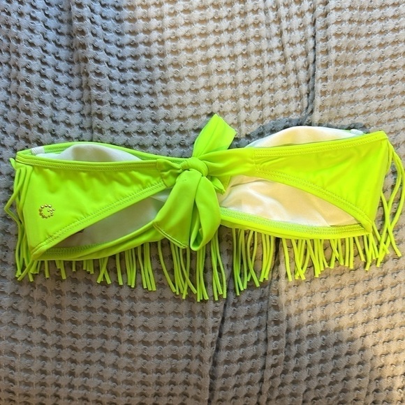 Lightly used guess neon green fringe bathing suit top size medium - Picture 2 of 4